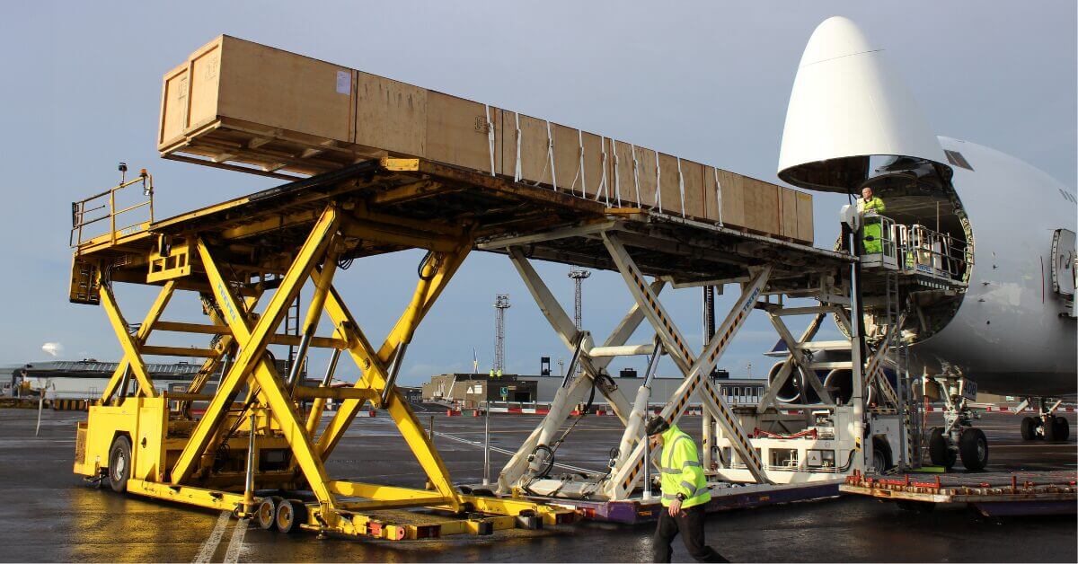 cargo air charter aircraft